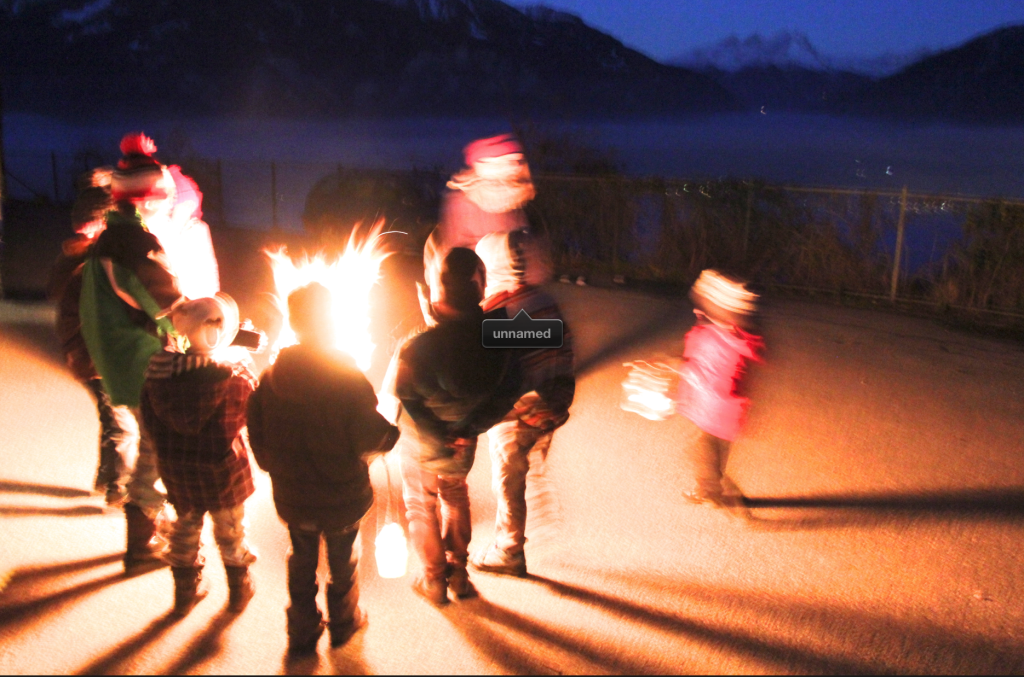 Anton carrying his lantern on the right. In the back the moon-illuminated fog bed.