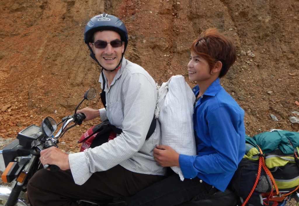 Boy looking for work near Bac Ha