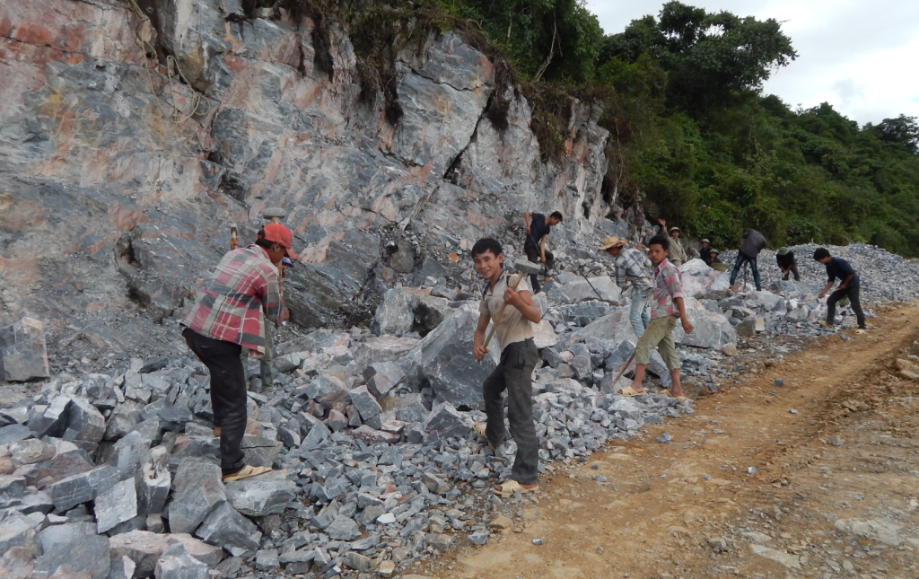 Workers smashing rocks near Bac Ha.