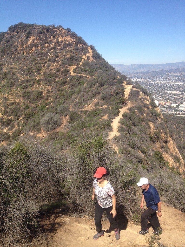 Burbank im Hintergrund. Hier auf dem Hollywood Zeichen Pfad.